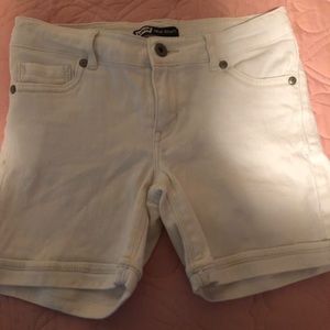Levi’s Midi Short